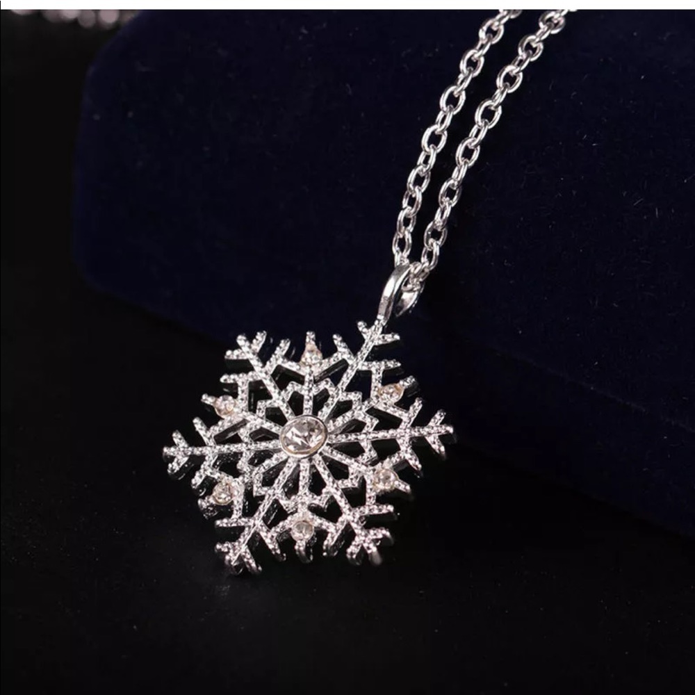 Frozen Snowflake crystal necklace - Picture 3 of 8
